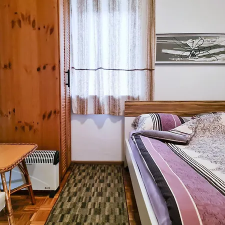 Urbanscape + Free Private Parking Apartment *