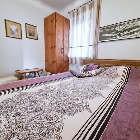 Urbanscape + Free Private Parking Apartment Sarajevo