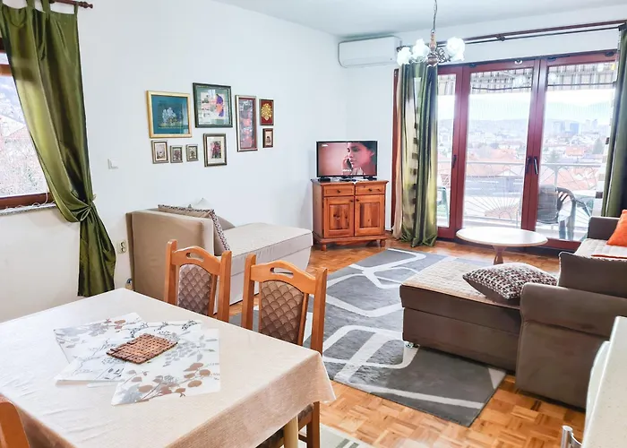 Urbanscape + Free Private Parking *